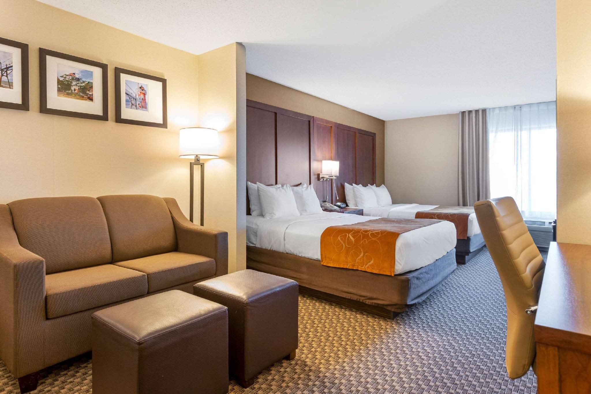 2 Queen Beds, Suite, Nonsmoking