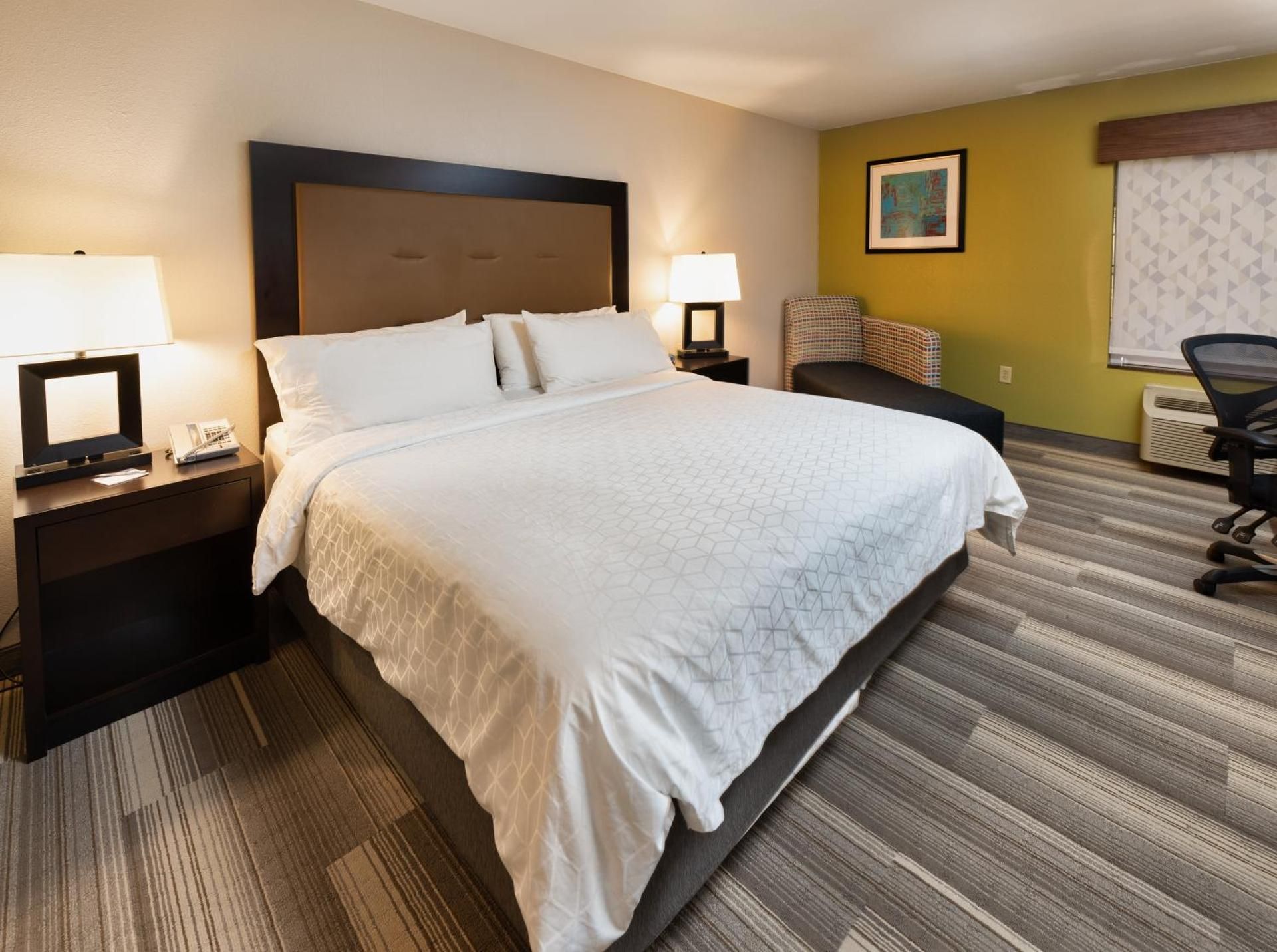 King Bed-Roll-Accessible-Roll-In Shwr-Non Smk