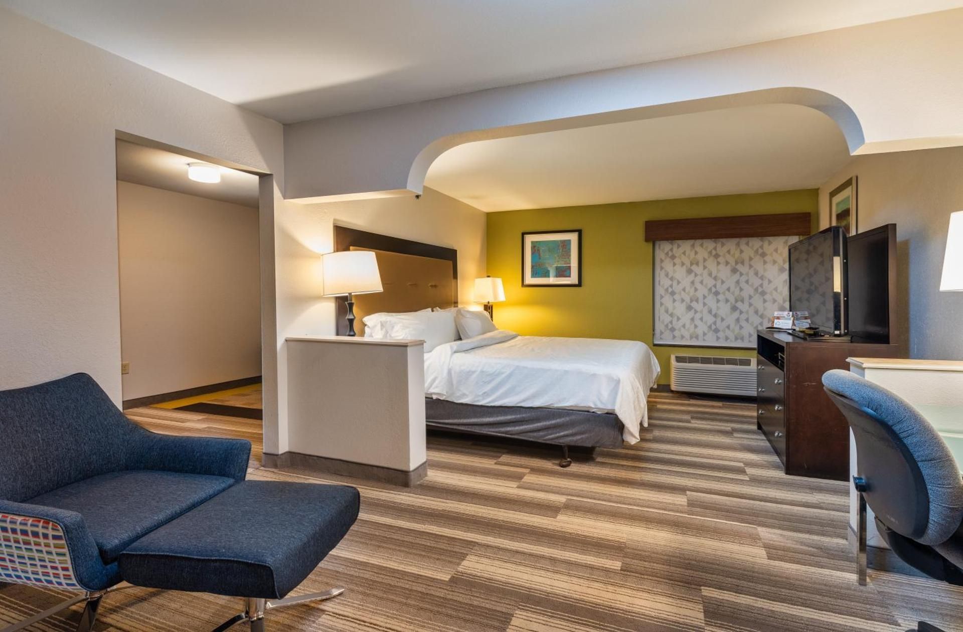 King Bed-Premium Room-Wet Bar-Non Smoking