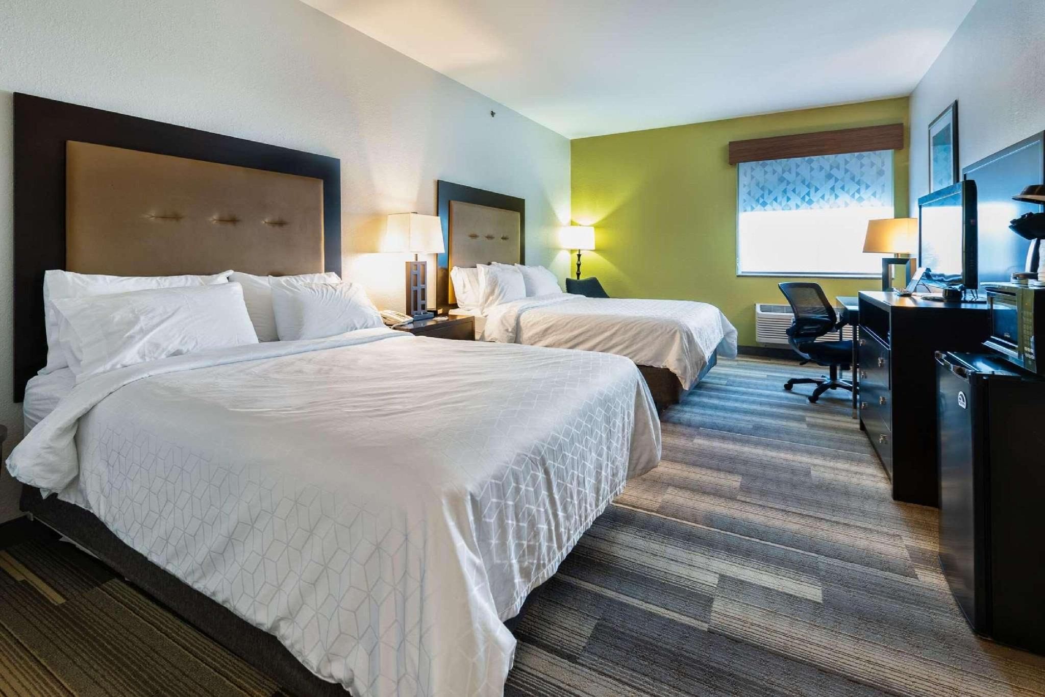 2 Queen Beds-Non Smoking