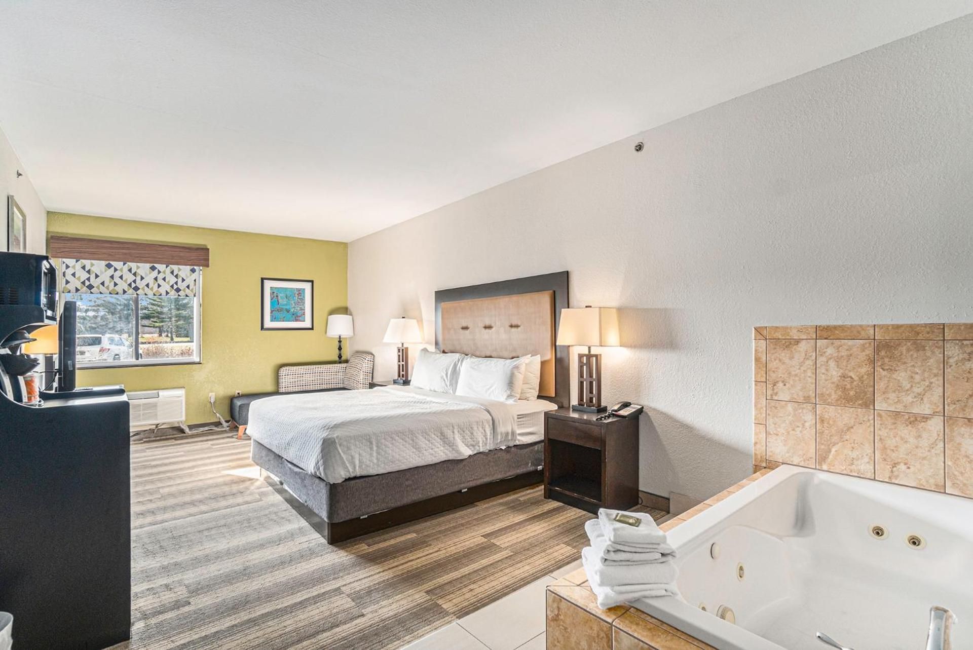 King Bed-Whirlpool Room-Non-Smoking