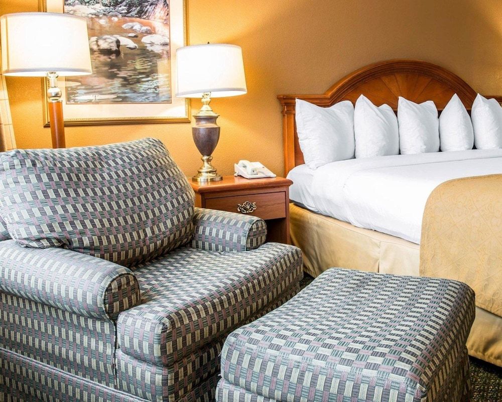 Standard Room, 1 King Bed, Accessible, Non Smoking