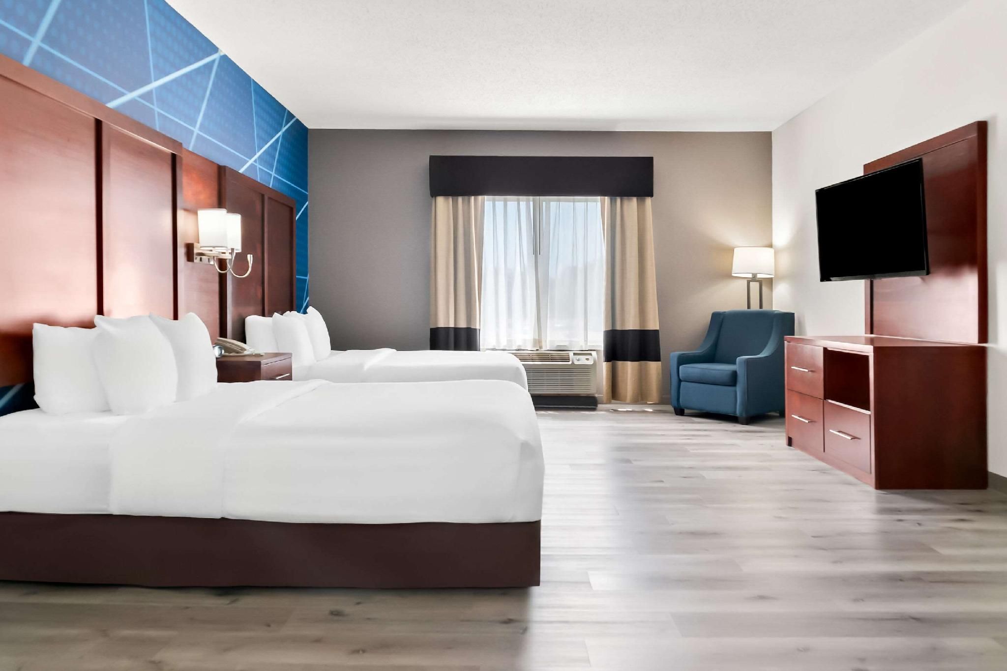 2 Queen Beds, Suite, Nonsmoking, Accessible