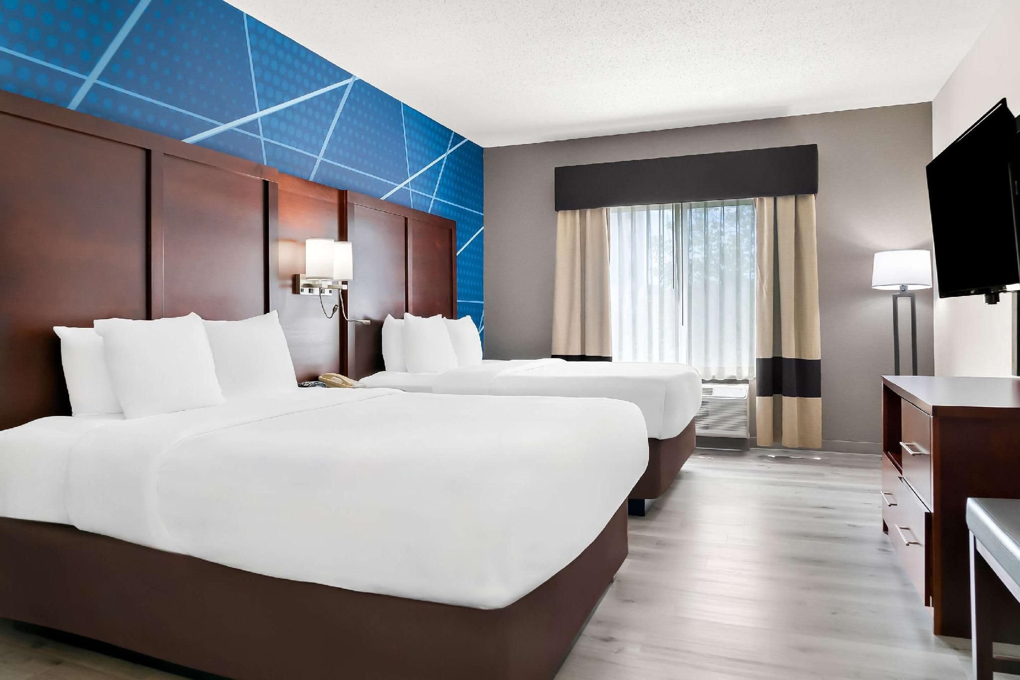 2 Queen Beds, Suite, Nonsmoking