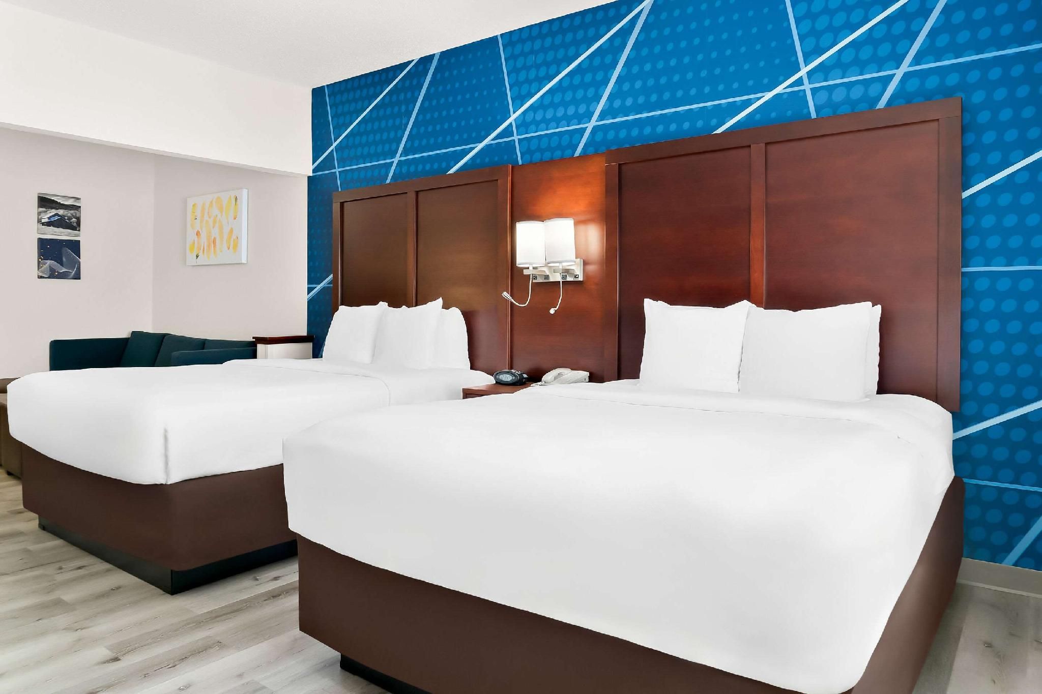 2 Queen Beds, Suite, Nonsmoking