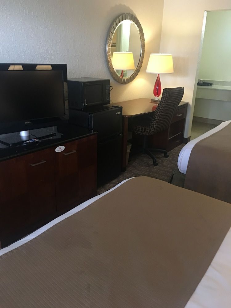 A Victory Hotel - Southfield Deluxe Double Room 2