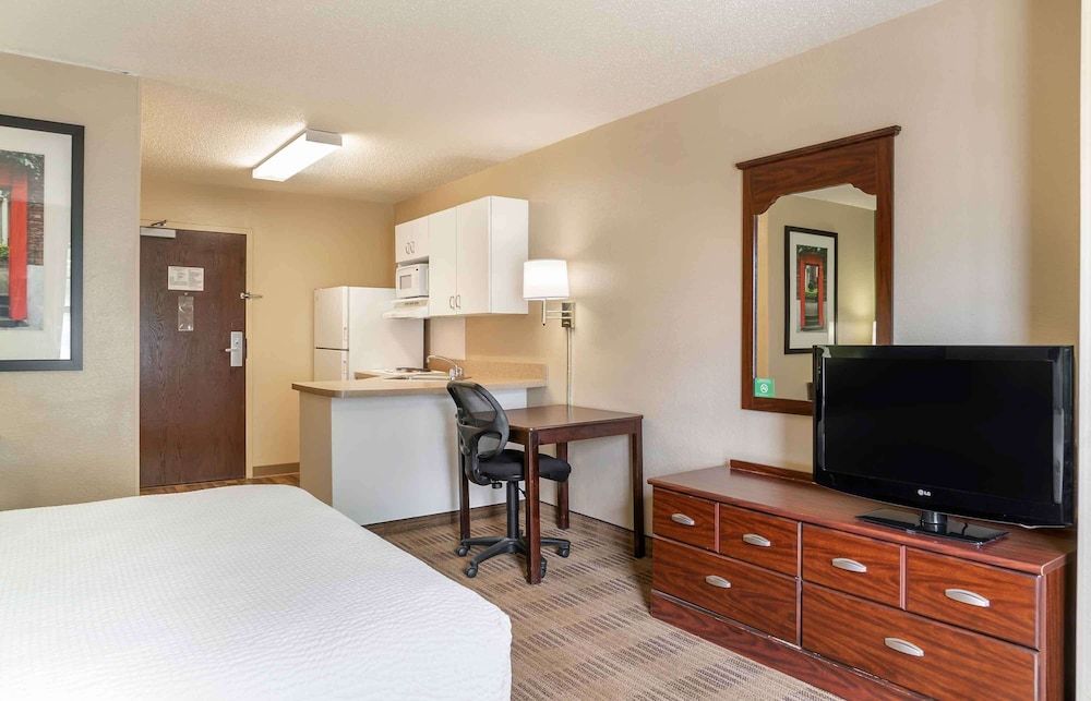 Extended Stay America Select Suites Detroit Sterling Heights Studio, 1 Queen Bed, Non Smoking 3