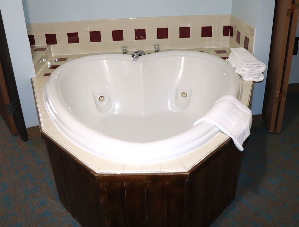 Bay Inn Deluxe Room, 1 King Bed (No Pets Allowed) 10