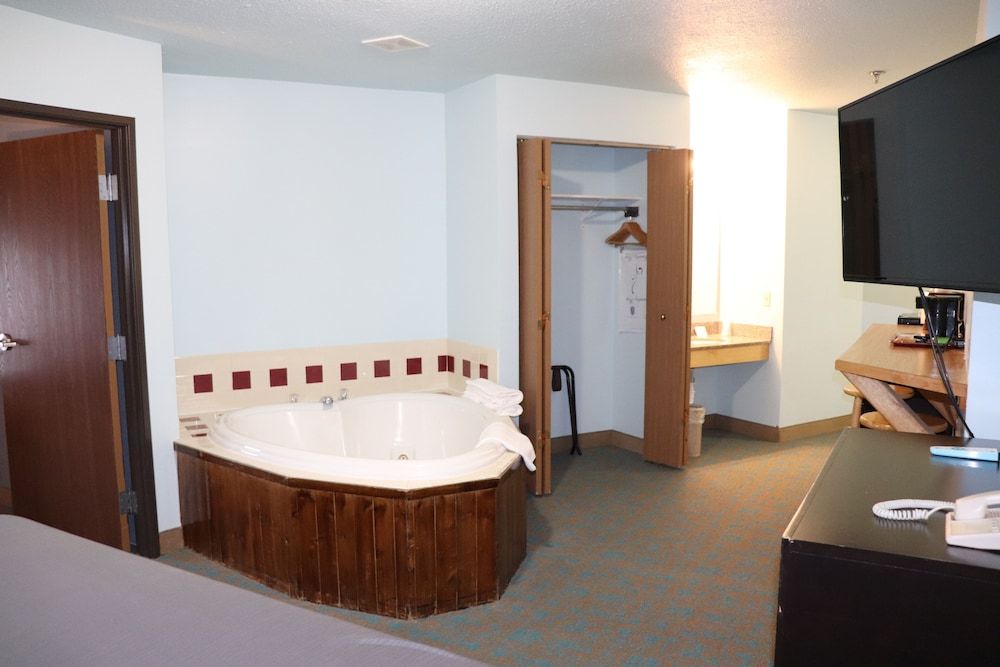 Bay Inn Deluxe Room, 1 King Bed (No Pets Allowed) 6