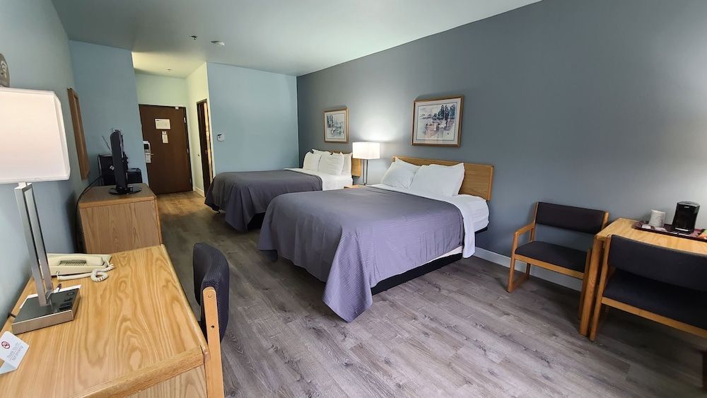 Bay Inn Standard Room, 2 Queen Beds (Pets Allowed) 5