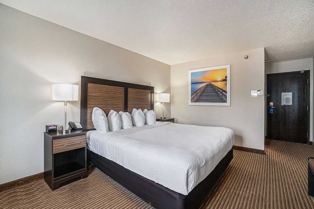 Room, 1 Queen Bed, Mobility Accessible, Non Smoking (Roll-In Shower)