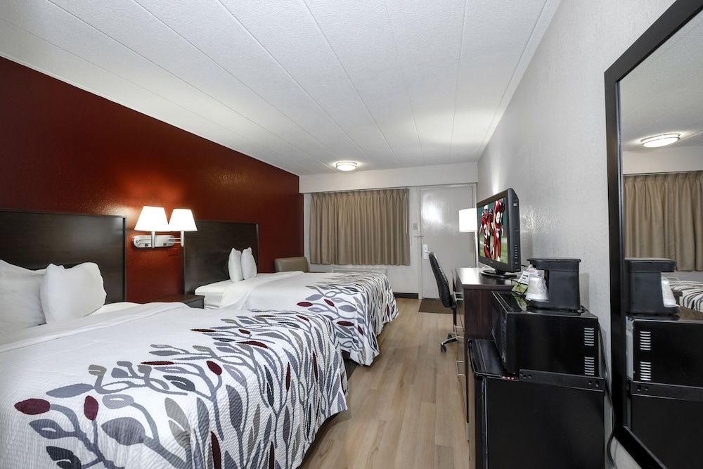 Red Roof Inn Detroit - Troy Deluxe Room, 2 Double Beds, Non Smoking 2