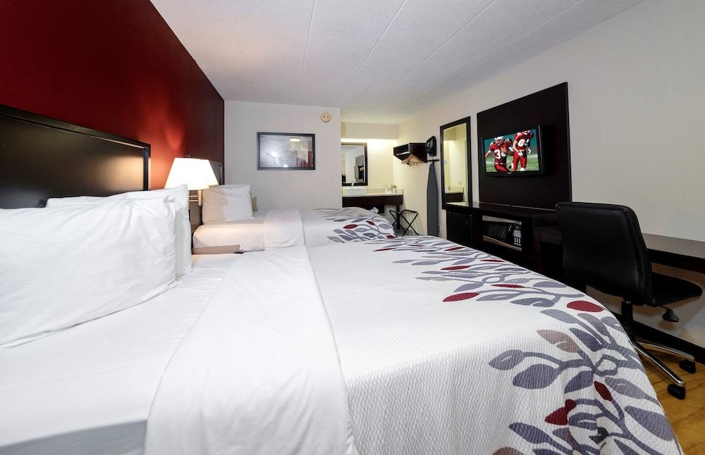 Red Roof Inn Detroit - Troy Deluxe Room, 2 Double Beds, Non Smoking 3