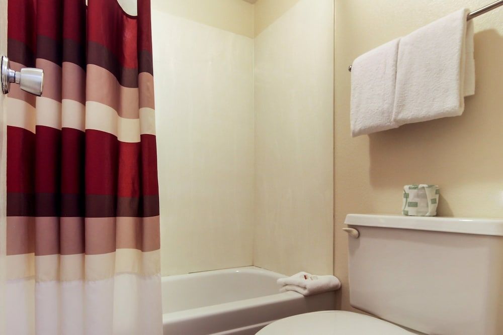 Red Roof Inn Detroit - Troy Deluxe Room, 2 Double Beds, Non Smoking 8