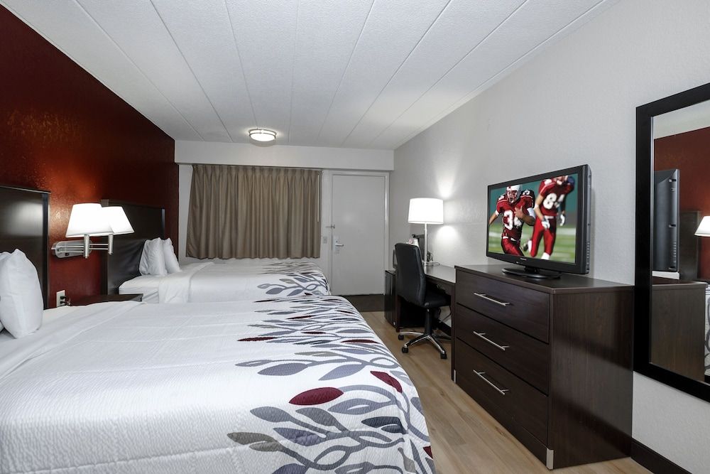 Red Roof Inn Detroit - Troy Deluxe Room, 2 Double Beds, Non Smoking 4