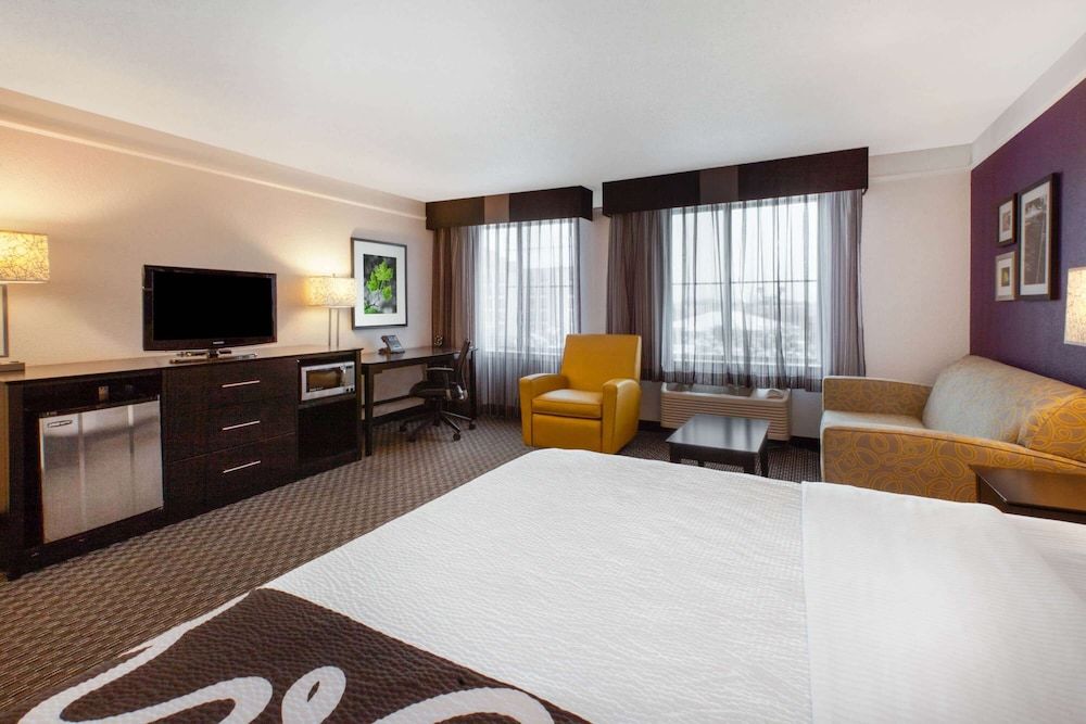 Deluxe Room, 1 King Bed, Non Smoking