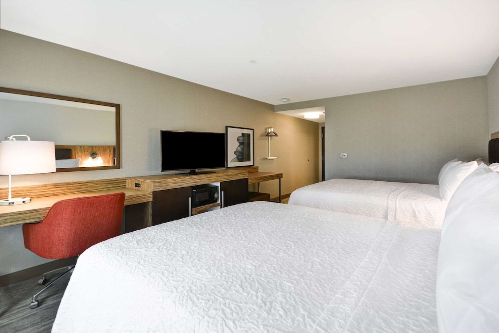 Room, 2 Queen Beds, Accessible, Bathtub