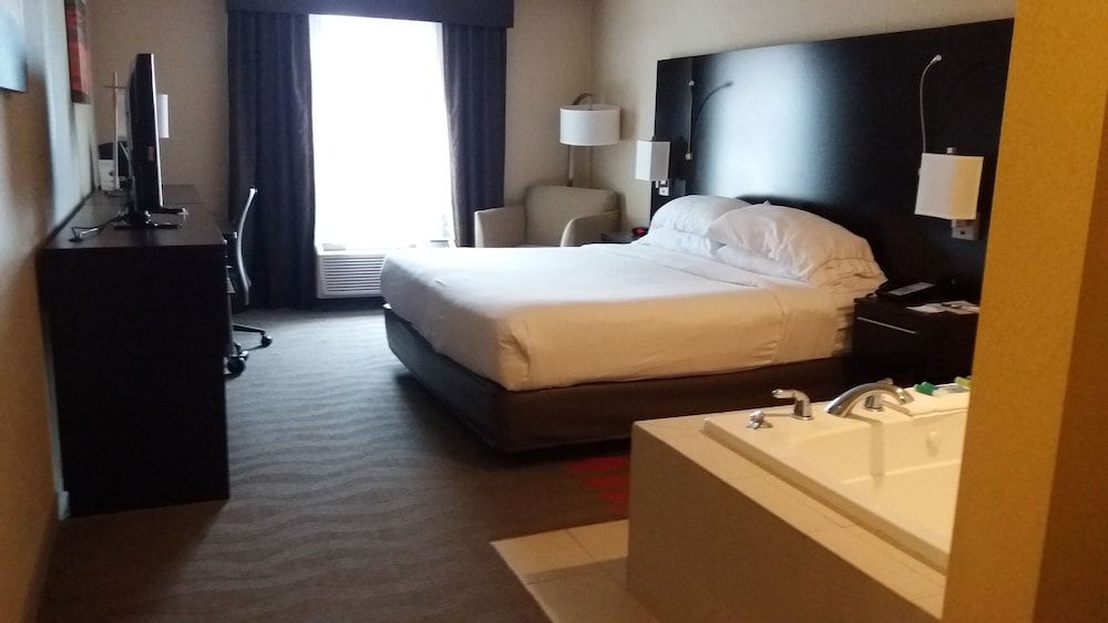 Standard Room, 1 King Bed, Jetted Tub