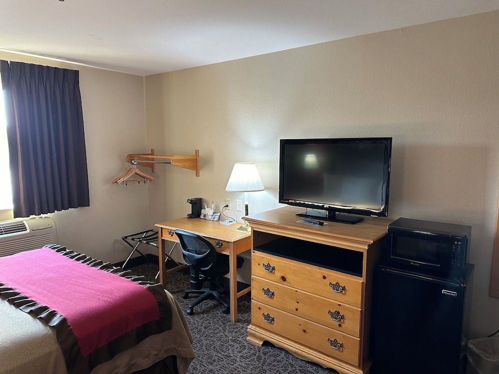 Standard Room, 1 Queen Bed, Accessible, Non Smoking (Mobility Accessible)