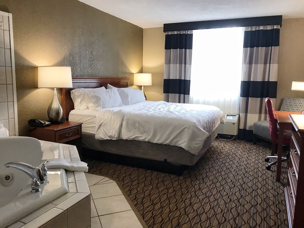 Standard Room, 1 King Bed, Jetted Tub