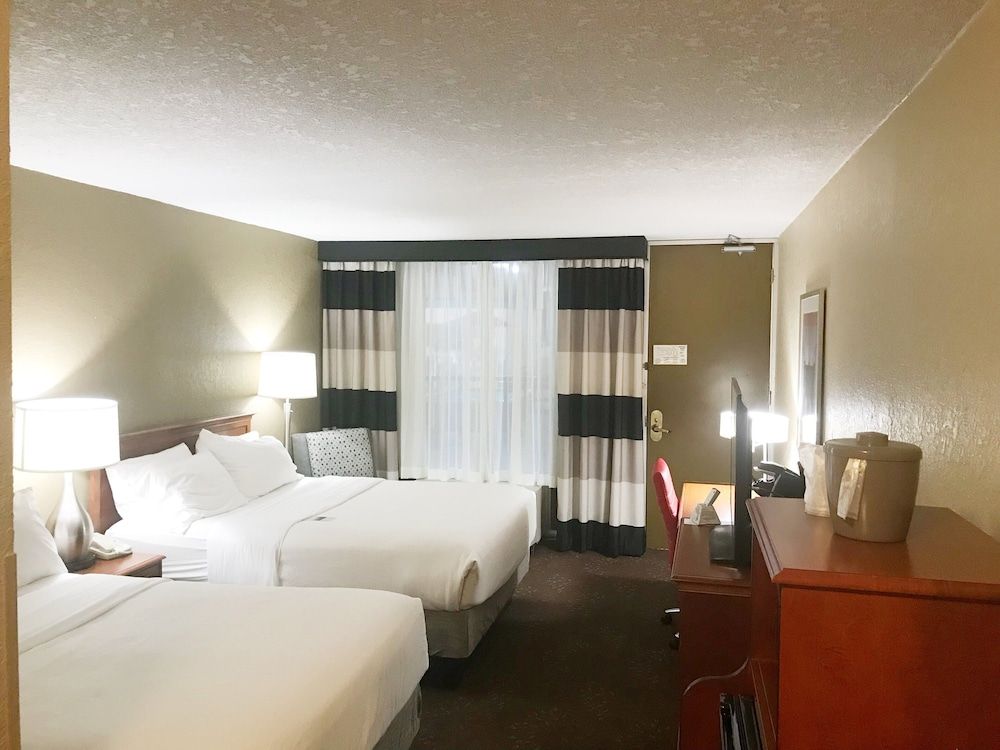 Standard Room, 2 Queen Beds, Microwave (Minifridge)