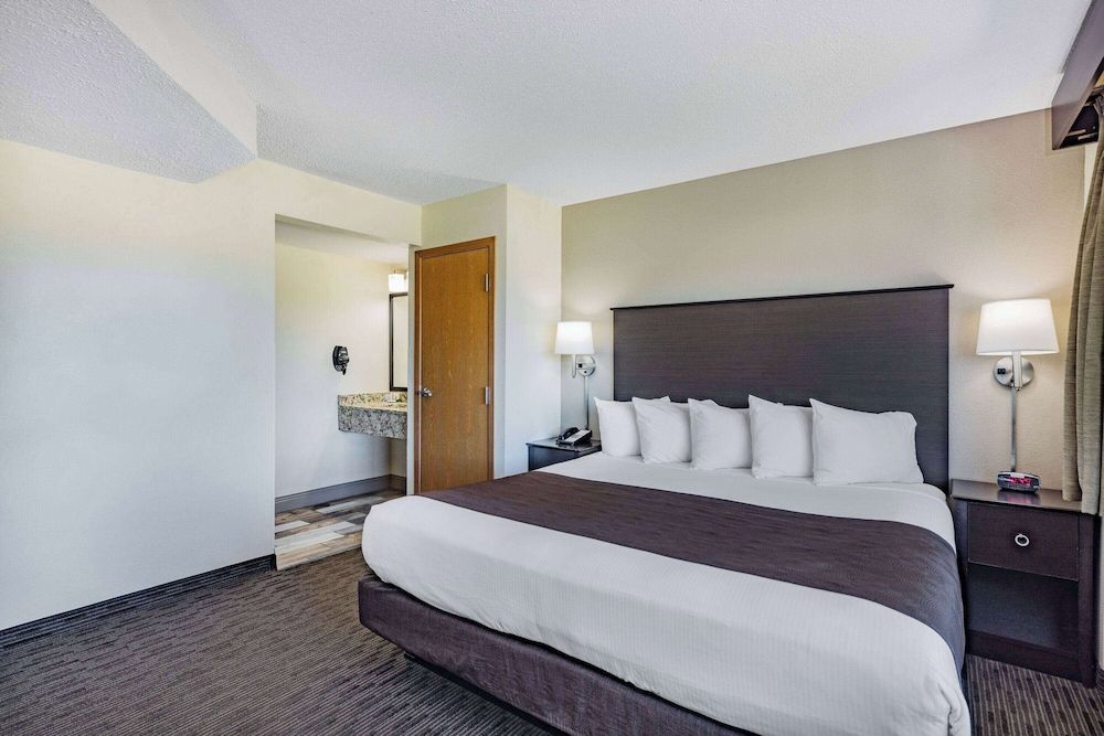 Room, 1 Queen Bed, Accessible, Non Smoking (First Floor)
