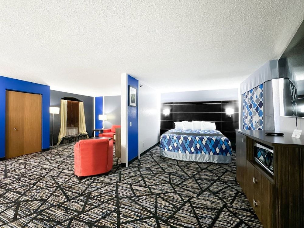 Family Suite with Hot Tub Oversized Non-Smoking