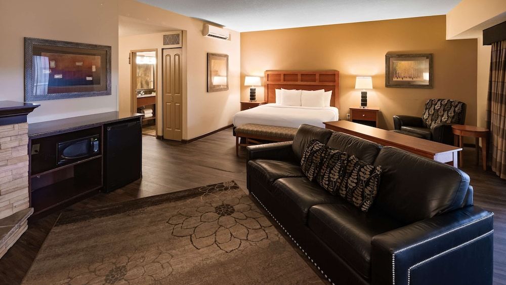 Deluxe Suite, 1 King Bed with Sofa bed, Non Smoking
