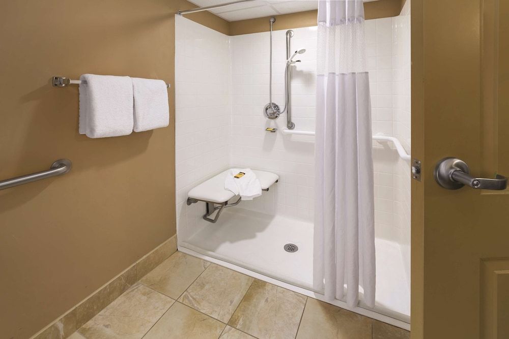 Room, 2 Queen Beds, Accessible, Non Smoking (Hearing, Roll-in Shower)