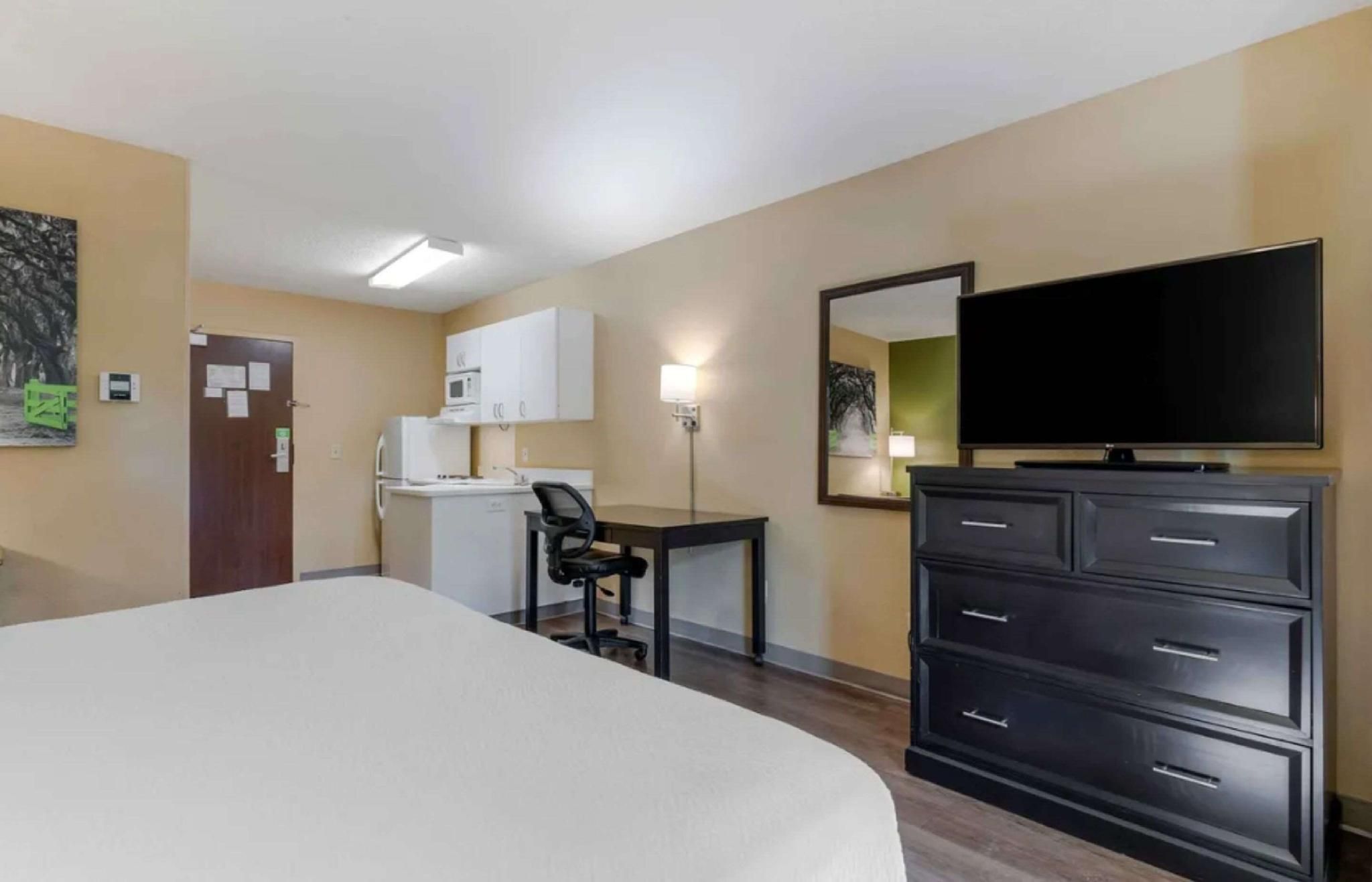 1 Queen Bed, Efficiency, Suite, Nonsmoking