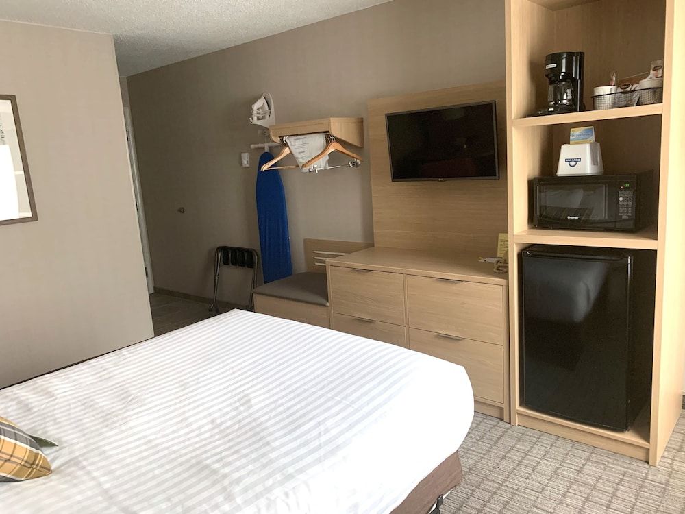 Standard Room, 1 Queen Bed