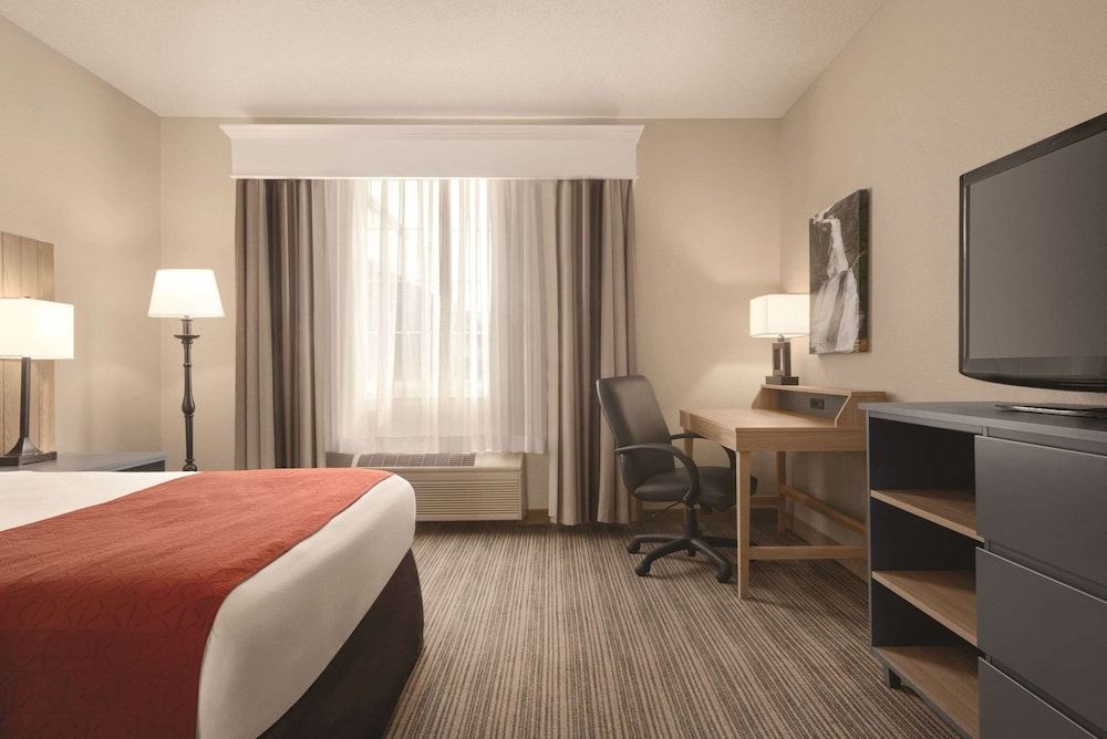 Room, 1 Queen Bed, Accessible, Non Smoking (Roll-in Shower)