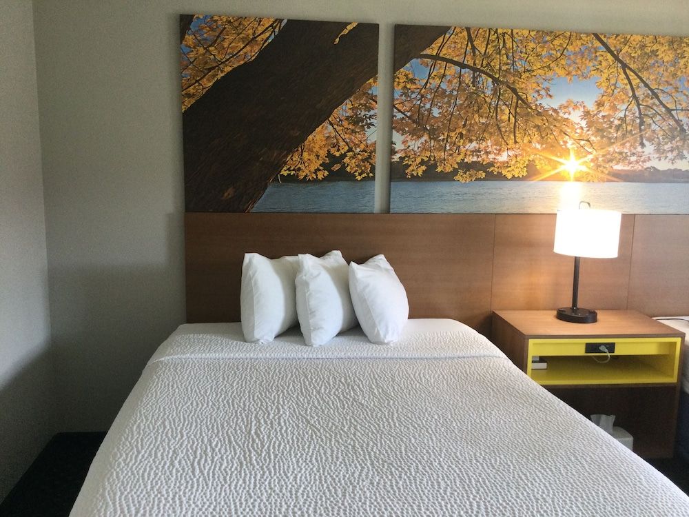 Standard Room, 1 Queen Bed