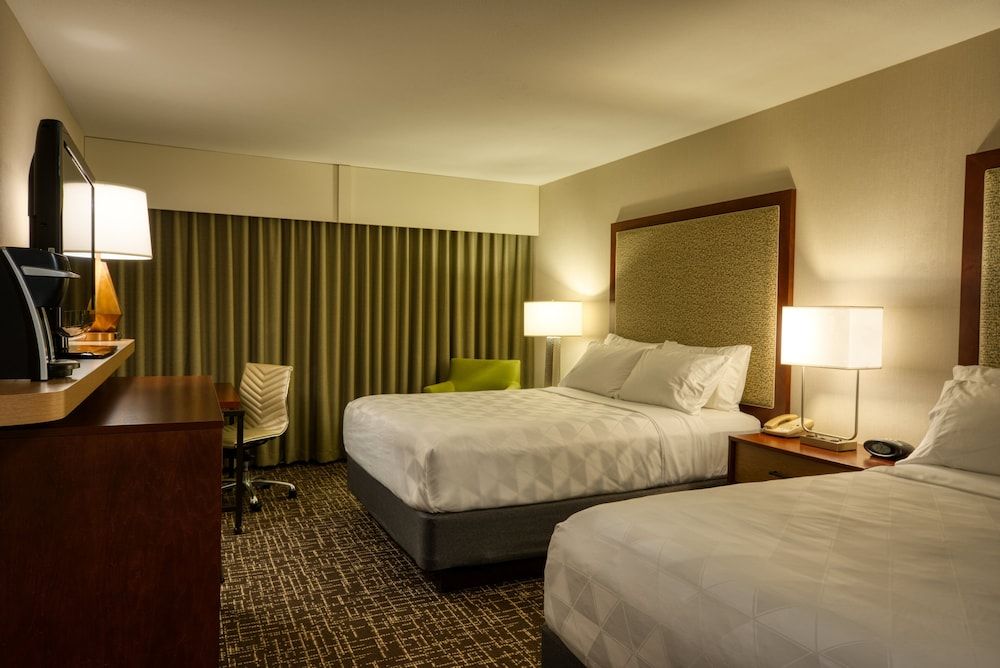 Standard Room, 2 Queen Beds, Pool View