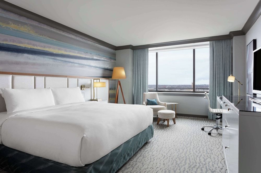 The Lofton Hotel, Tapestry Collection by Hilton Standard Room with Step-in Shower