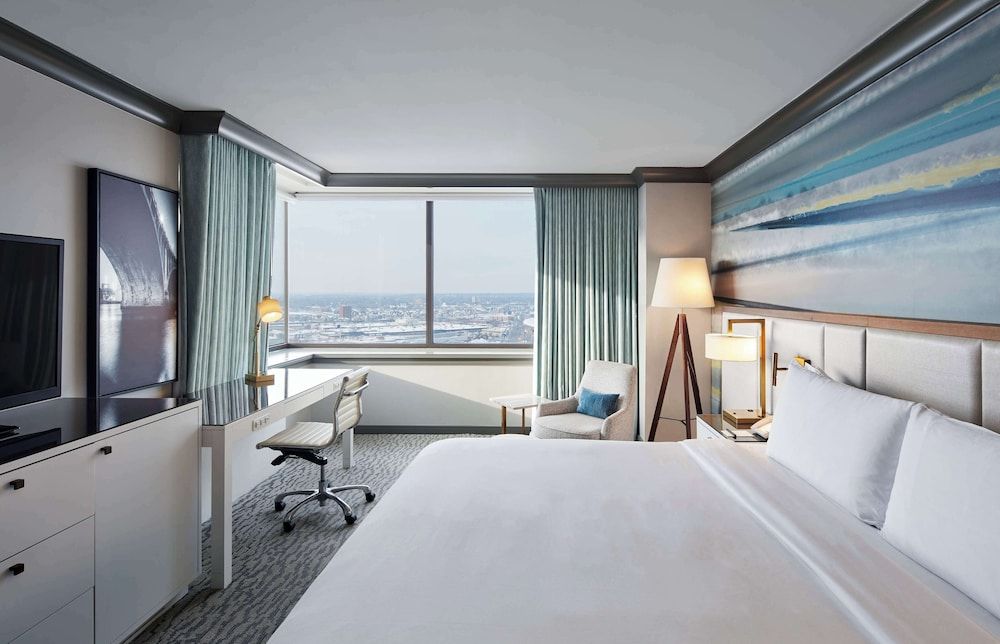 The Lofton Hotel, Tapestry Collection by Hilton Standard Room with Step-in Shower 2