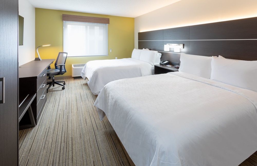 Standard Room, 2 Double Beds, Roll-in Shower (Communications Accessible)