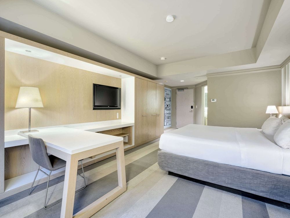 The Royal Sonesta Minneapolis Downtown Room, 1 King Bed (Preferred) 4