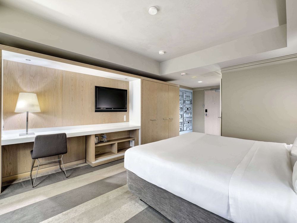 The Royal Sonesta Minneapolis Downtown Room, 1 King Bed (Preferred) 2