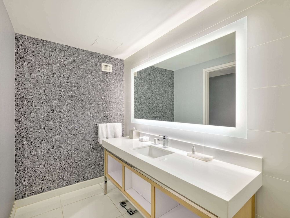 The Royal Sonesta Minneapolis Downtown Room, 1 King Bed (Preferred) 6