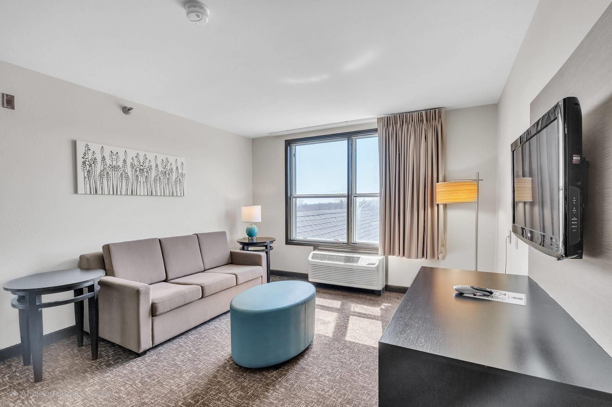 1 King Bed, Suite, Nonsmoking, Accessible