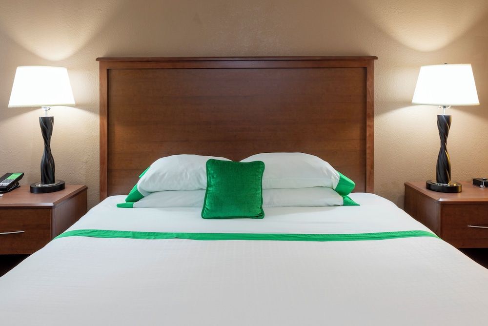 Superior Suite, 1 King Bed, Jetted Tub