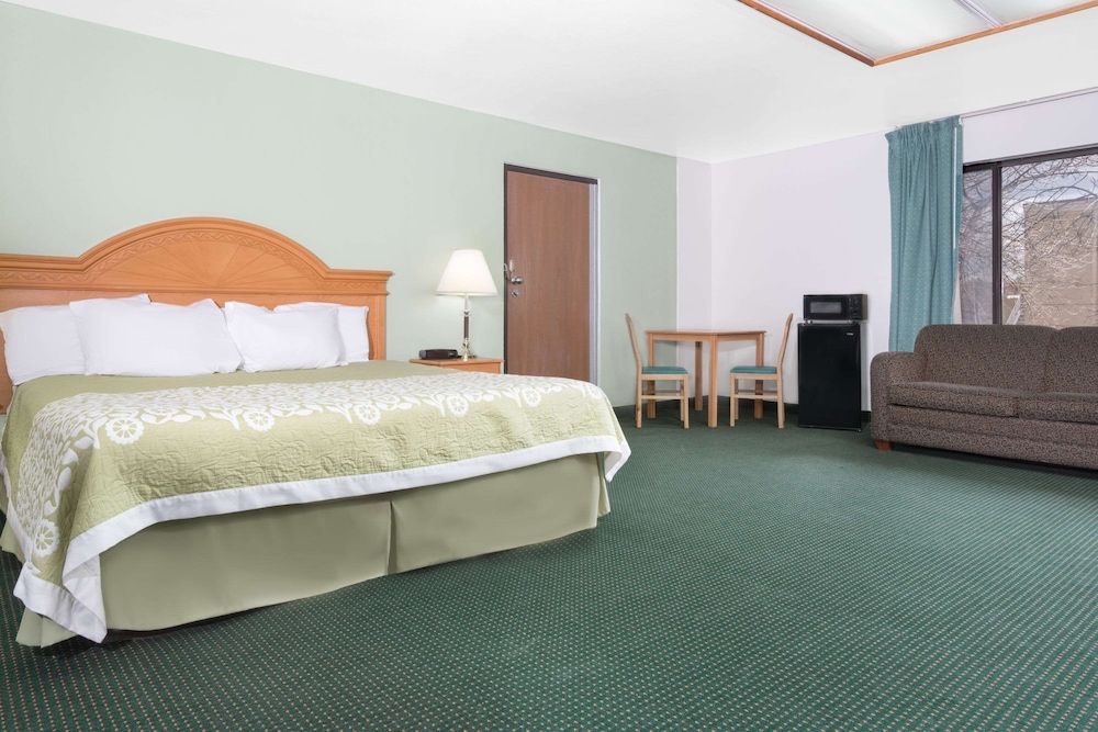 Days Inn by Wyndham St Cloud Studio Suite, 1 King Bed, Non Smoking