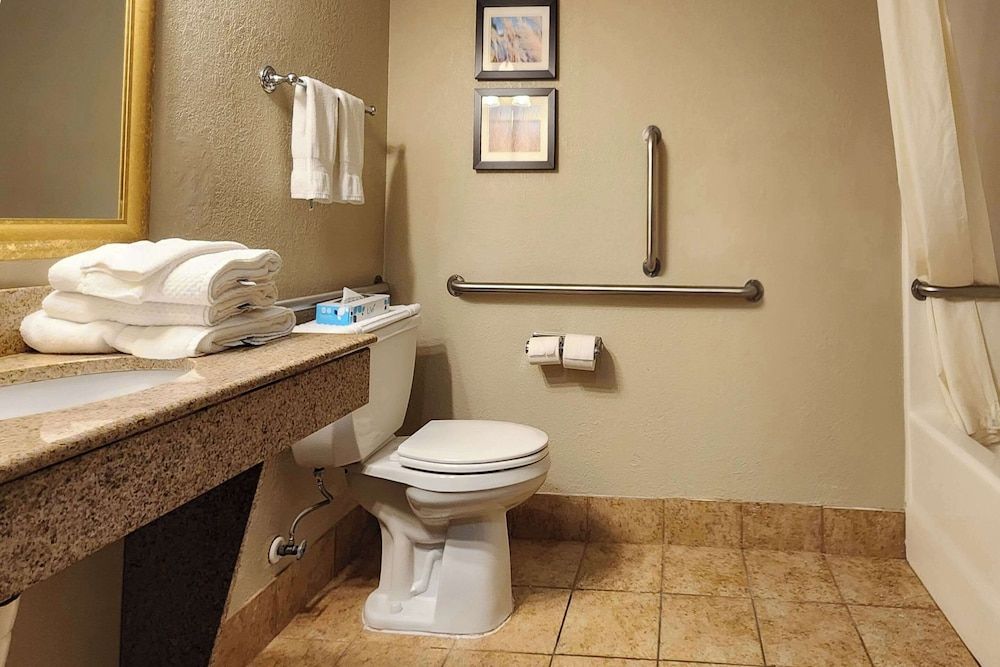 Comfort Inn & Suites Shakopee Downtown Area Room, 2 Queen Beds, Accessible, Non Smoking 4