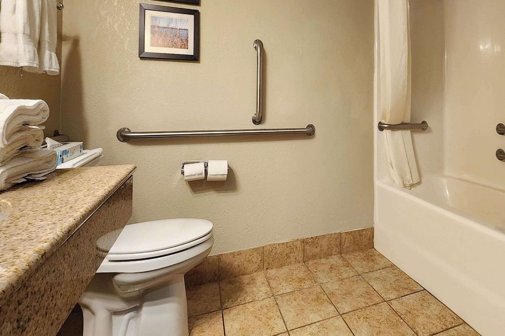 Comfort Inn & Suites Shakopee Downtown Area Room, 2 Queen Beds, Accessible, Non Smoking 3