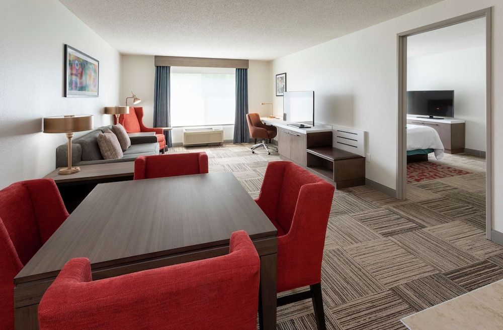Suite, 1 King Bed, Accessible