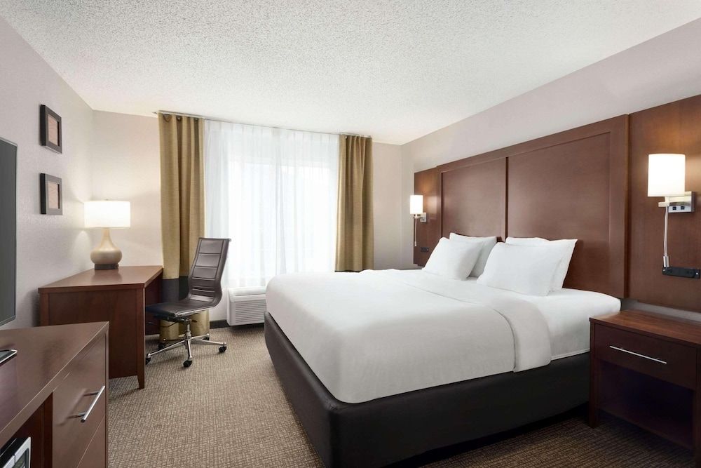 Suite, 1 King Bed with Sofa bed, Non Smoking, Jetted Tub