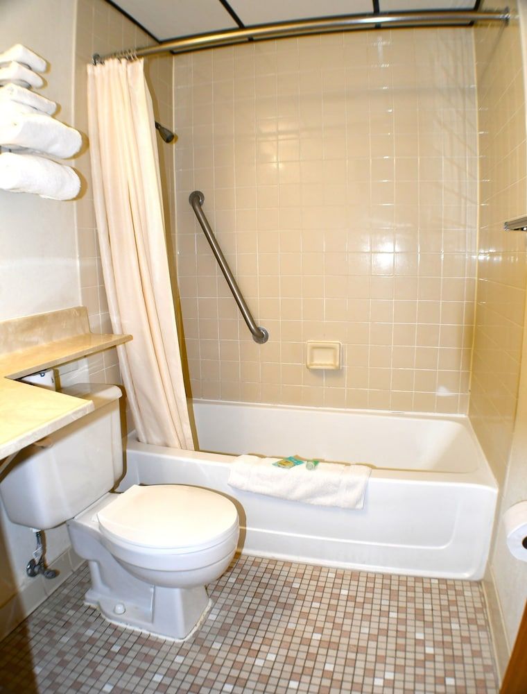 American Motel Standard Room, 1 Queen Bed 6