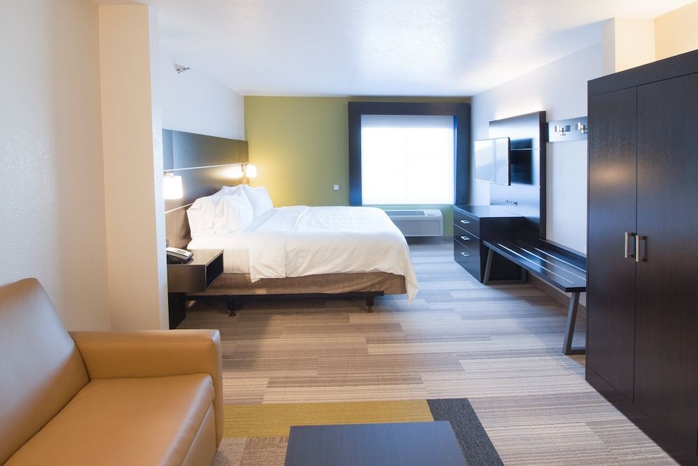Suite, 1 King Bed, Accessible (Mobility, Accessible Tub)