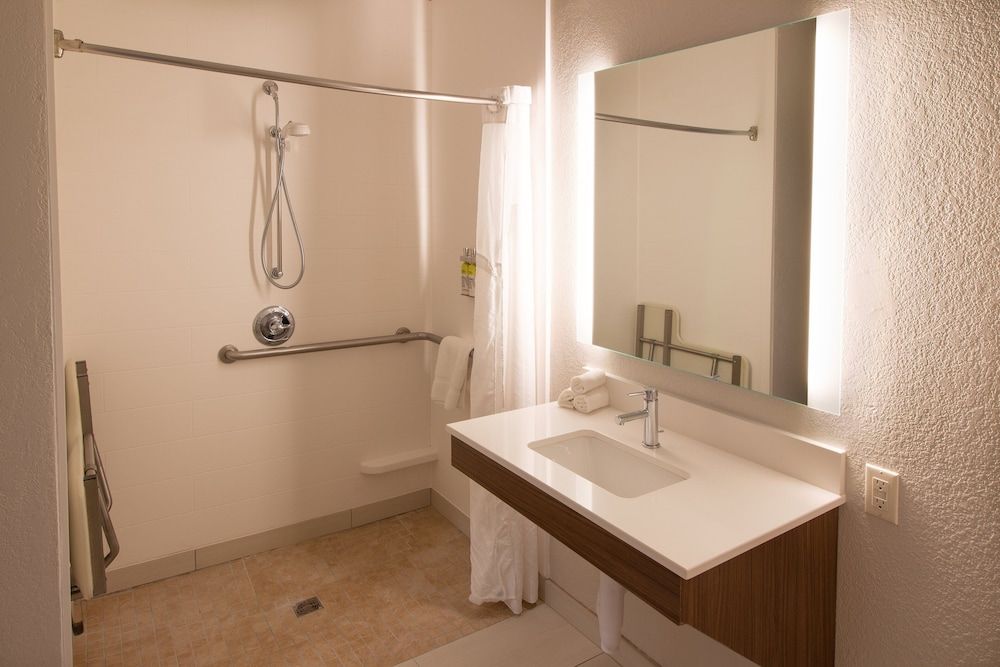Suite, 1 King Bed, Accessible (Communication, Accessible Tub)